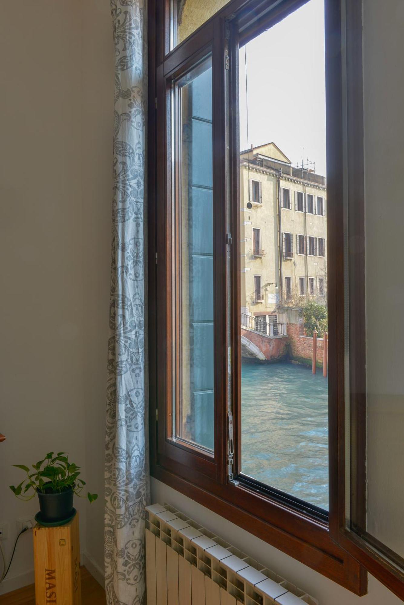 Ca' Dino Venice - Canal View Экстерьер фото